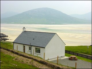Shore Cottage overlooking Luskentyre beach