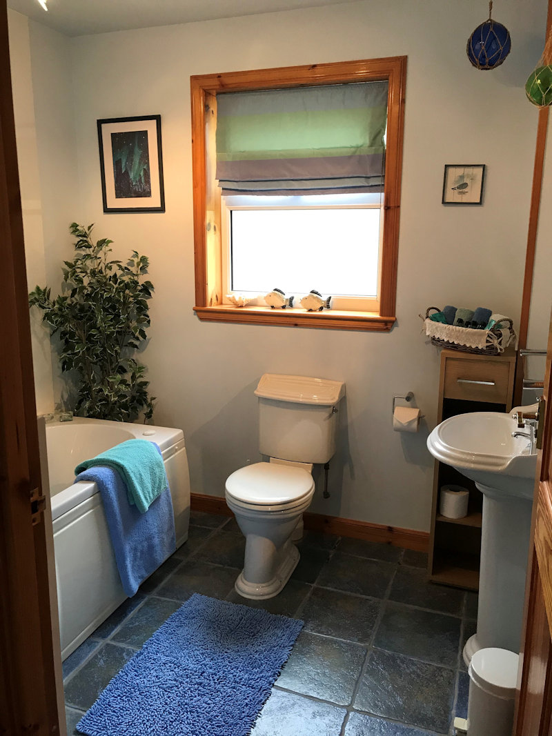 Atlantic cottage bathroom